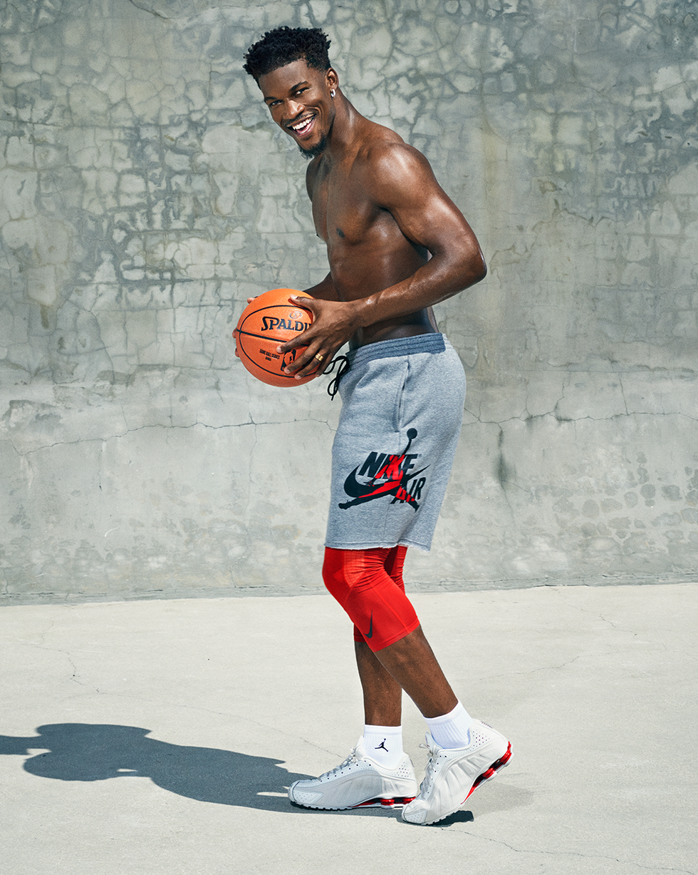 Basketball player, Barechested, Basketball, Sports, Muscle, Knee, Joint, Team sport, Ball game, Ball, 