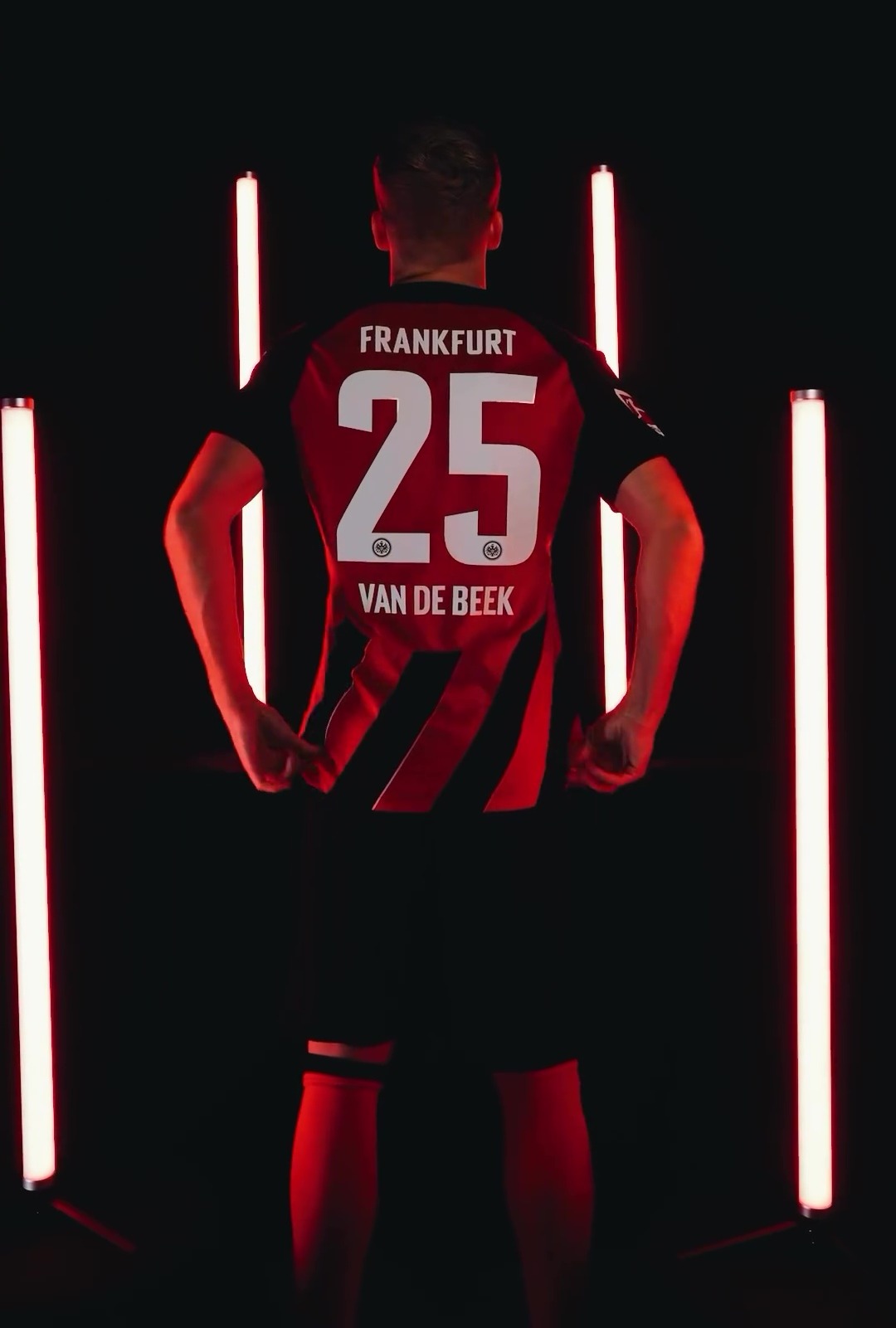 The Dutchman will wear the No25 for the Bundesliga side