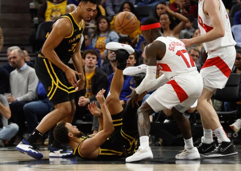 With Draymond Green watching, Raptors hand Warriors blowout loss