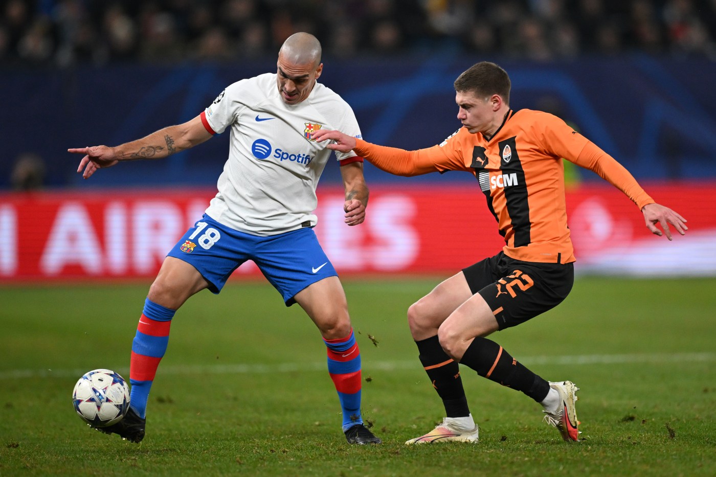 Barcelona's Oriol Romeu has interest from Jose Mourinho's Roma