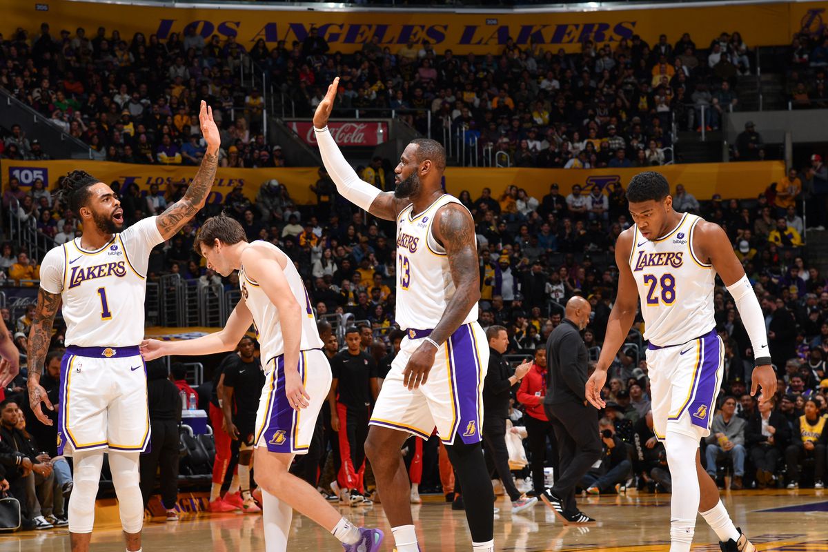 Lakers vs. Blazers Final Score: D'Angelo Russell leads way to blowout -  Silver Screen and Roll