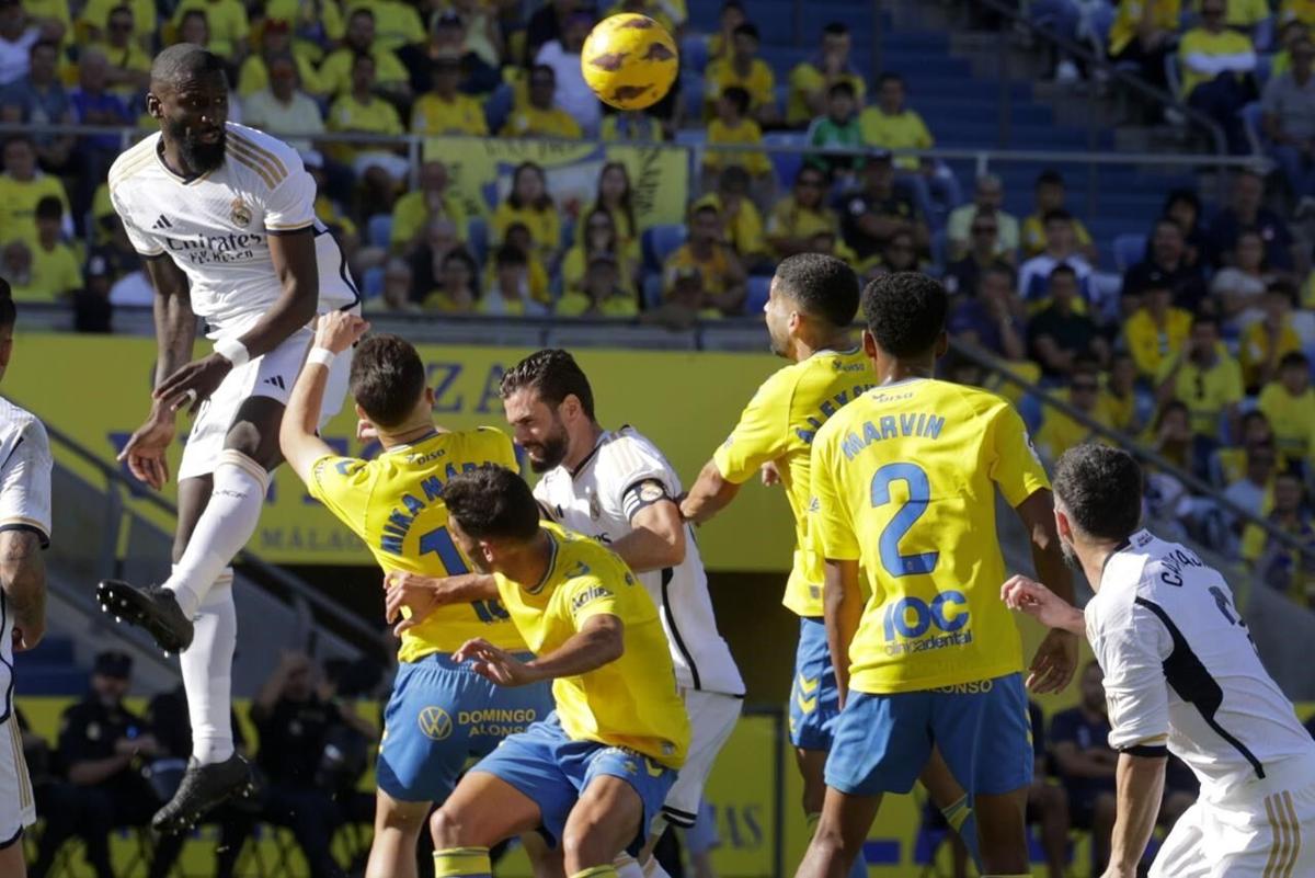 Real Madrid overcomes Las Palmas to reclaim lead of Spanish league