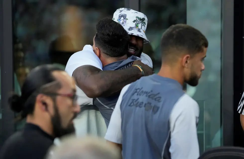 El abrazo entre Lebron James y Lionel Messi en Miami: la estrella de la NBA  que admira a “Leo”