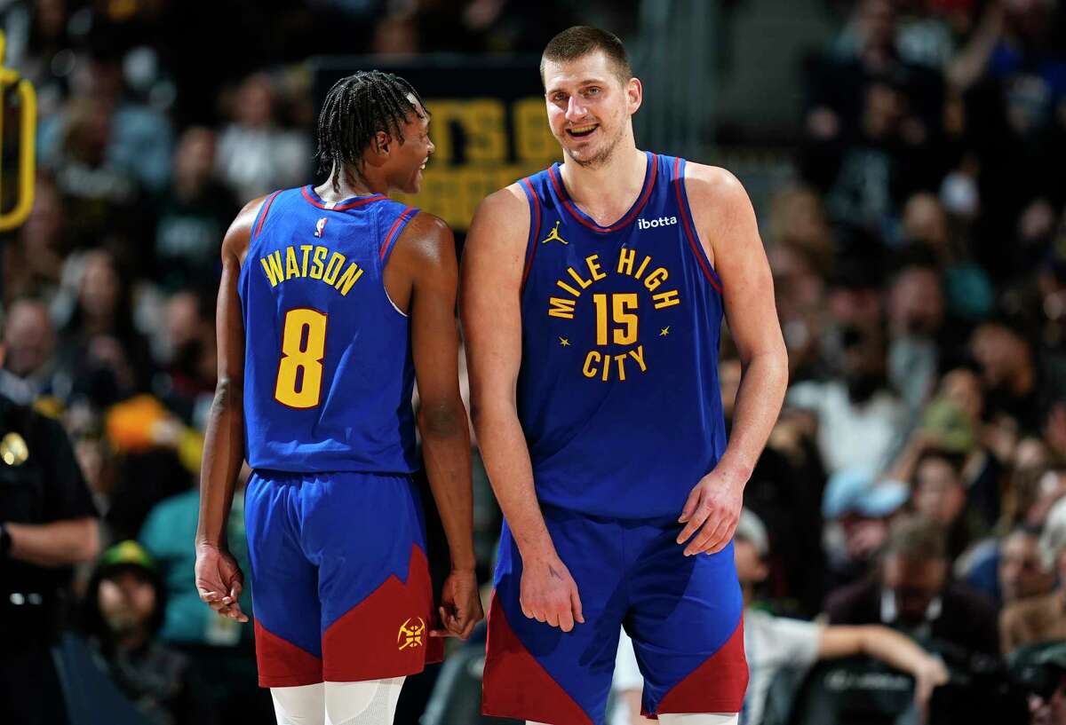 Jokic logra su 15to triple doble; Nuggets doblegan 120-108 a Blazers  disminuidos