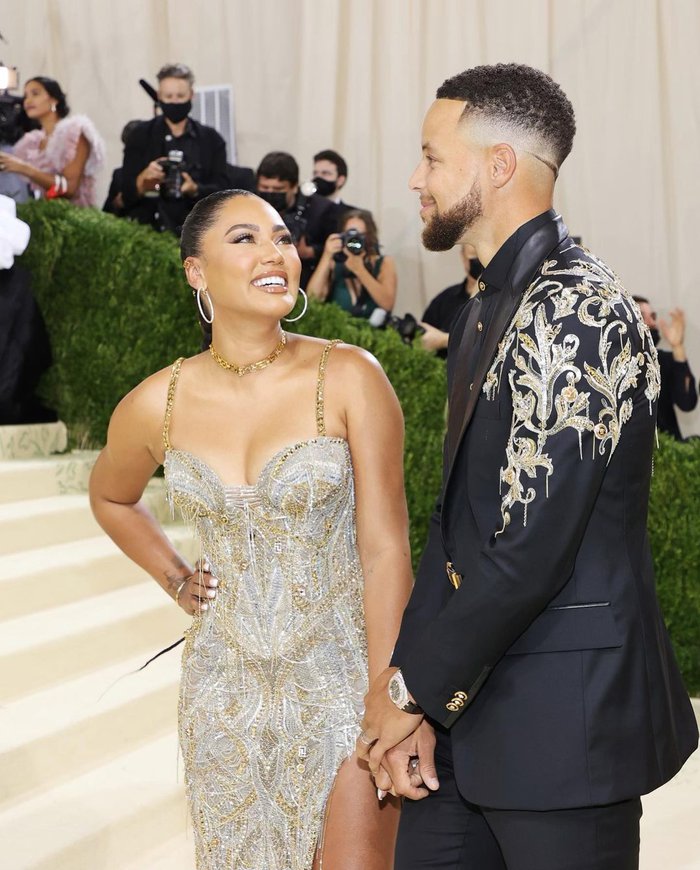 likhoa steph curry shares sweet post for th anniversary with his wife ayesha love you more than you know 6514f46291370 Steph Curry Shares Sweet Post for 12th Anniversary with His Wife Ayesha: ‘Love You More Than You Know’