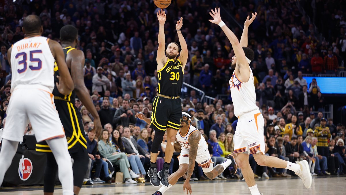 Steph Curry hits 3-pointer with 0.7 seconds left, Warriors beat Suns 113-112 – NBC Bay Area
