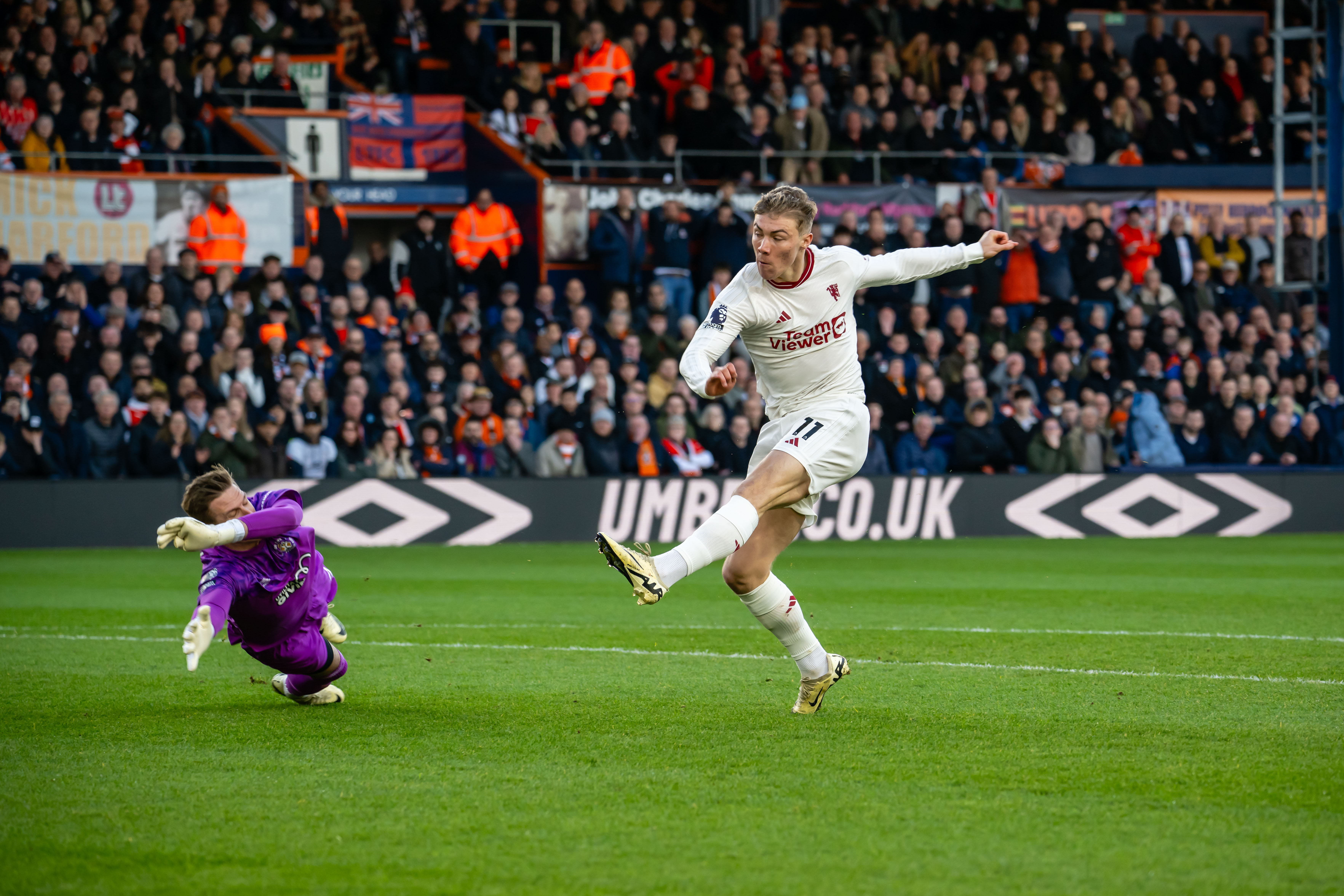 Rasmus Hojlund takes 37 seconds to surpass Erling Haaland and Thierry Henry  for stunning Premier League record | talkSPORT