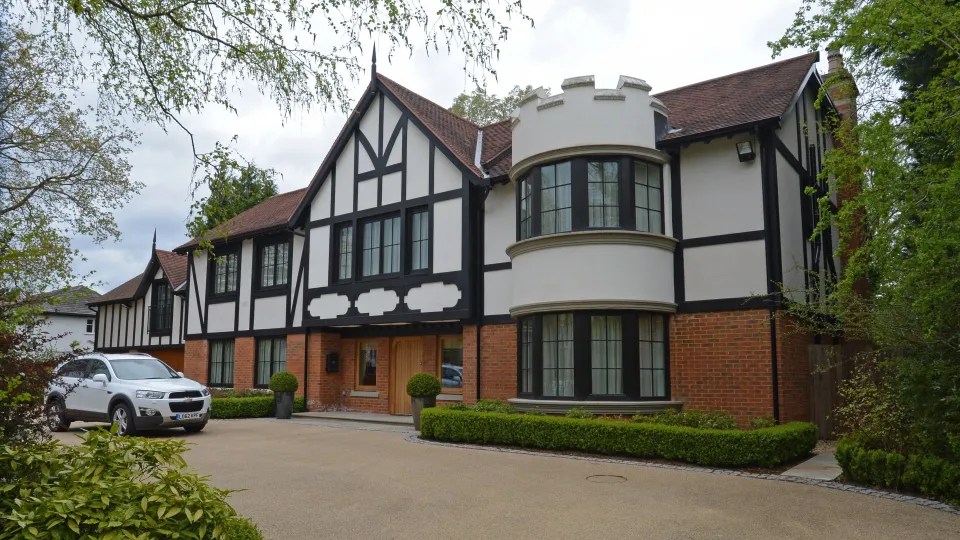 Sir Alex Ferguson has slashed the price on his luxury mansion