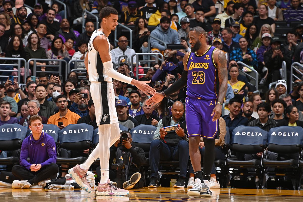 Lakers vs. Spurs Final Score: LeBron James returns, leads way to win -  Silver Screen and Roll