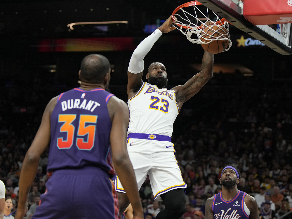 LeBron James và LA Lakers than phiền về trọng tài sau màn ngược dòng hụt  trước Phoenix Suns