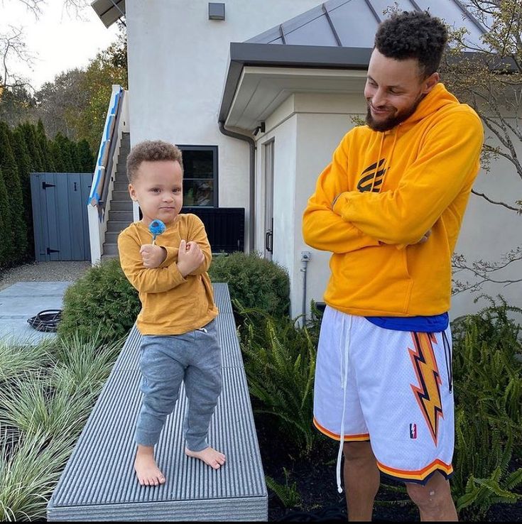 Canon W. Jack Curry on Instagram: “The real reason is because he wanted to look like daddy - -… | Nba stephen curry, Stephen curry basketball, Curry basketball