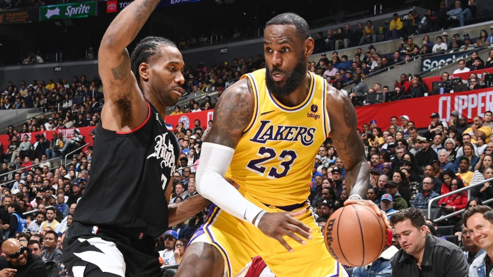 LeBron James gánh cả Lakers trên vai, ném 7 quả 3 điểm trong màn ngược dòng  không tưởng