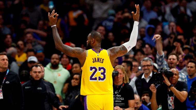 LeBron James vs Los Angeles Clippers: Thông số của ngôi sao Lakers trong  màn lội ngược dòng