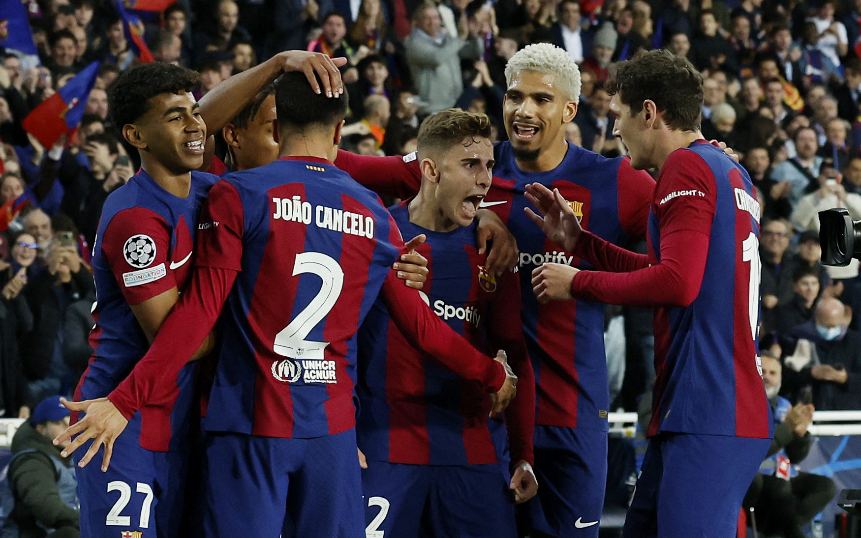 Barcelona 3-1 Napoli (4-2 aggregate): Robert Lewandowski's late goal ...