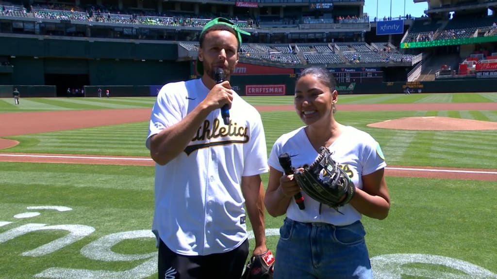 Stephen Curry visits A's with foundation, takes BP