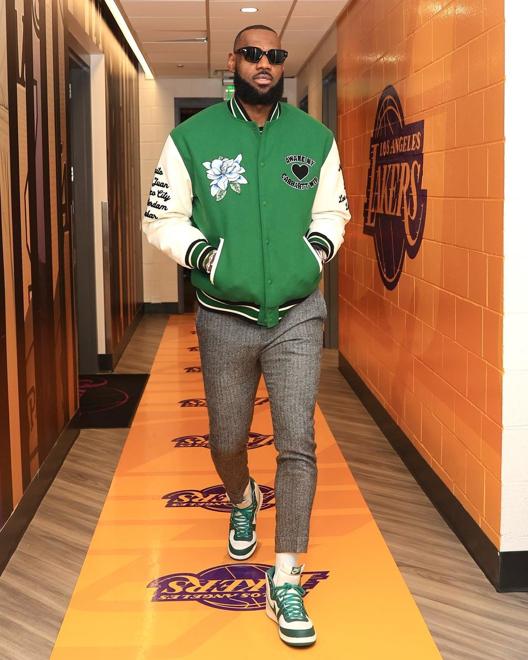 King James asserts his dominance: "When I'm done, I'm going to shove a tennis shoe down your throat, just in case you mention smoking in an interview!" »