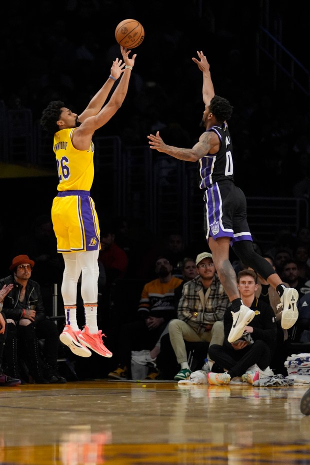 Lakers blow early 19-point lead, as Kings dominate 2nd quarter to take  control – Orange County Register