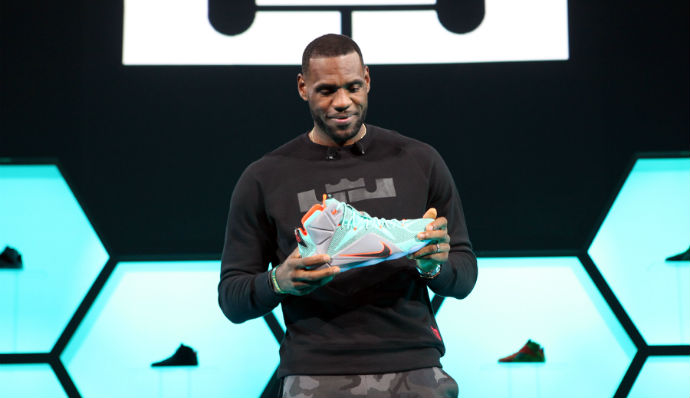 LeBron 12 – Gwiazdy Basketu