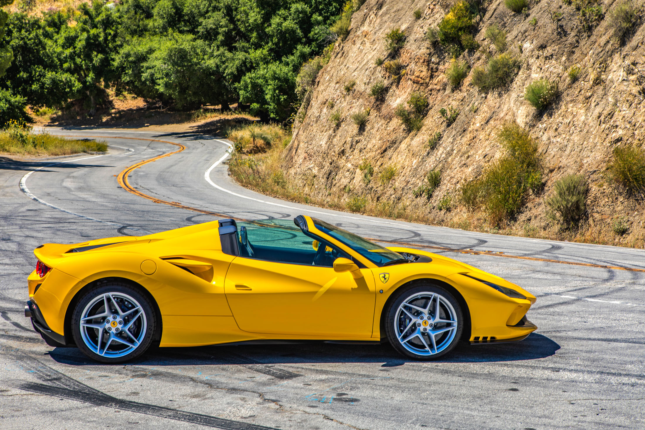 Review: The $297,250 Ferrari F8 Spider Roars, Glides, and Bites - Bloomberg