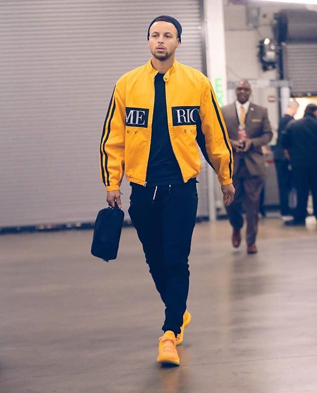 StephCurry pulled out a #PerryEllis jacket tonight. | Black men street  fashion, Stephen curry outfit, Nba fashion