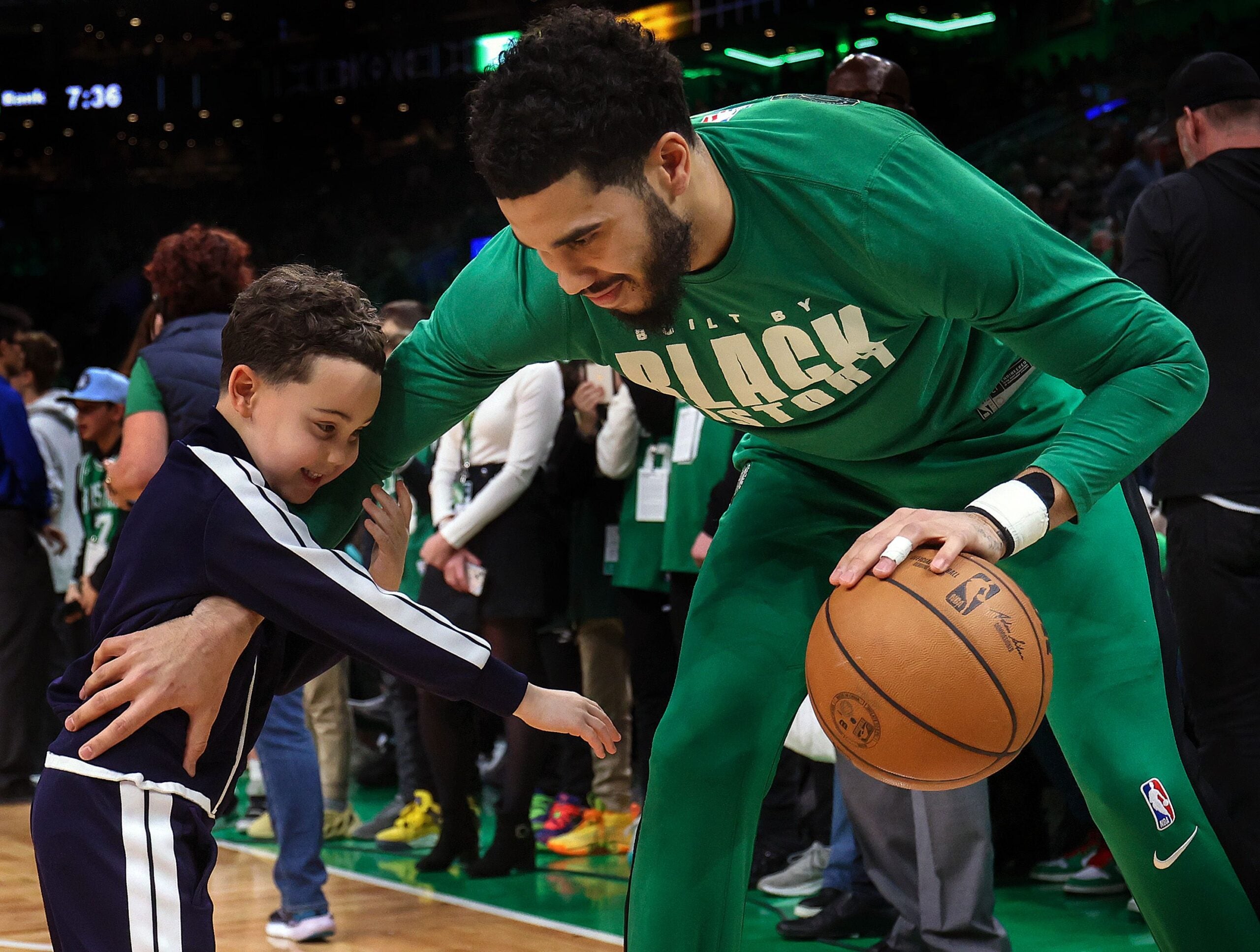 Deuce Tatum poses like Kobe Bryant, with trophy by his feet