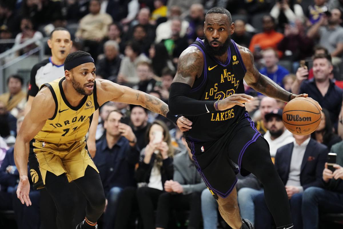 LeBron James scores 23 points as Lakers win for 7th time in 8, beat slumping Raptors 128-111