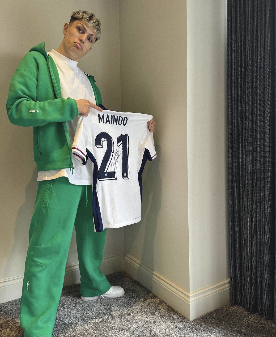 UtdDistrict on X: "Alejandro Garnacho and Kobbie Mainoo gifting each other  international shirts  https://t.co/D5bbrONvJ1" / X