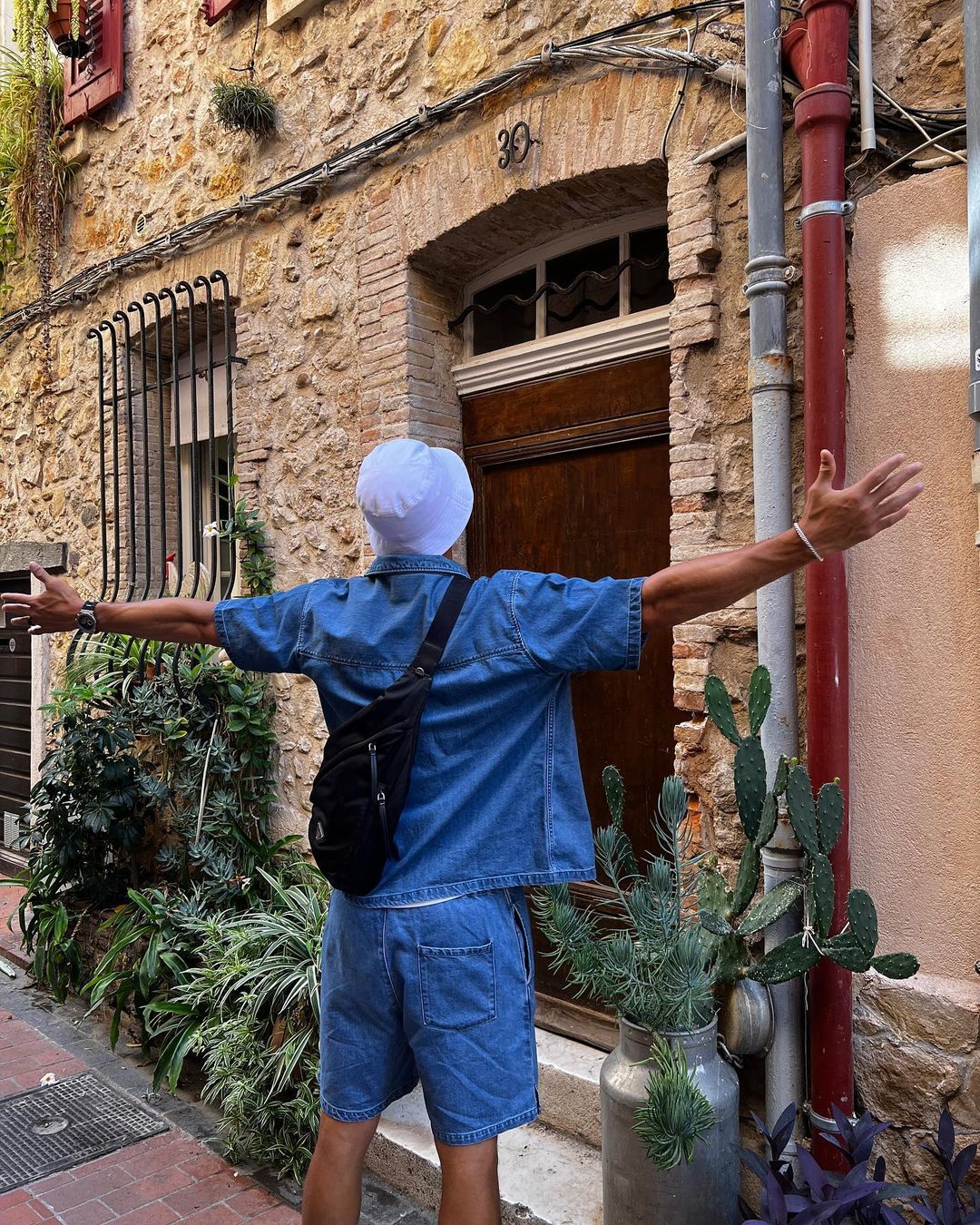 Stephen Curry Embarks on a Delightful Journey in Brazil, Sharing Cherished Moments with his Beloved Wife