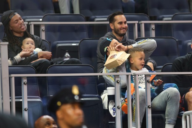 Watch: Steph Curry and son Canon ham it up at Warriors summer league game