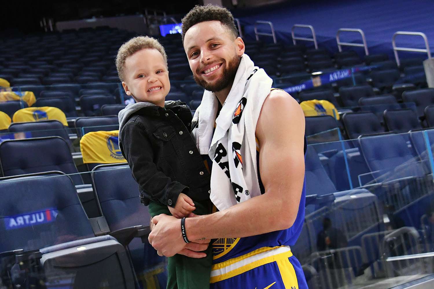 Watch Stephen Curry's Son Canon, 4, Fanboy Over Klay Thompson