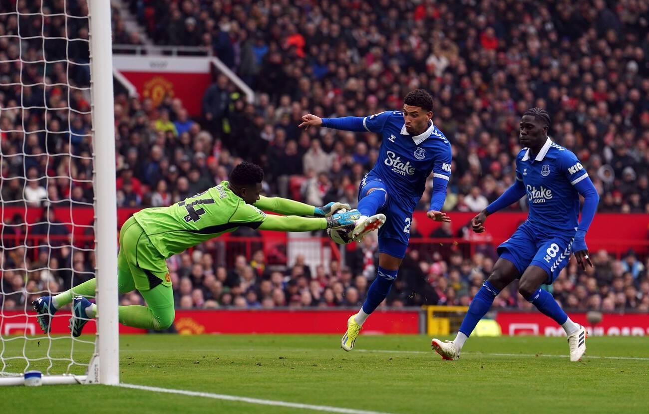 Manchester United on X: "Seul David Raya (9) a gardé plus de clean sheets  qu'André Onana (8) en Premier League cette saison. #MUFC  https://t.co/nEYJpFSFlC" / X