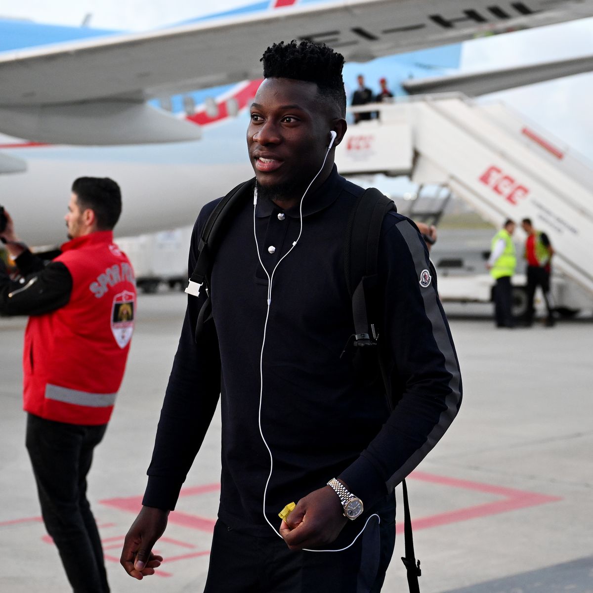 Andre Onana 'flying to England' to finalise Man Utd transfer after Erik ten Hag call - Irish Mirror Online