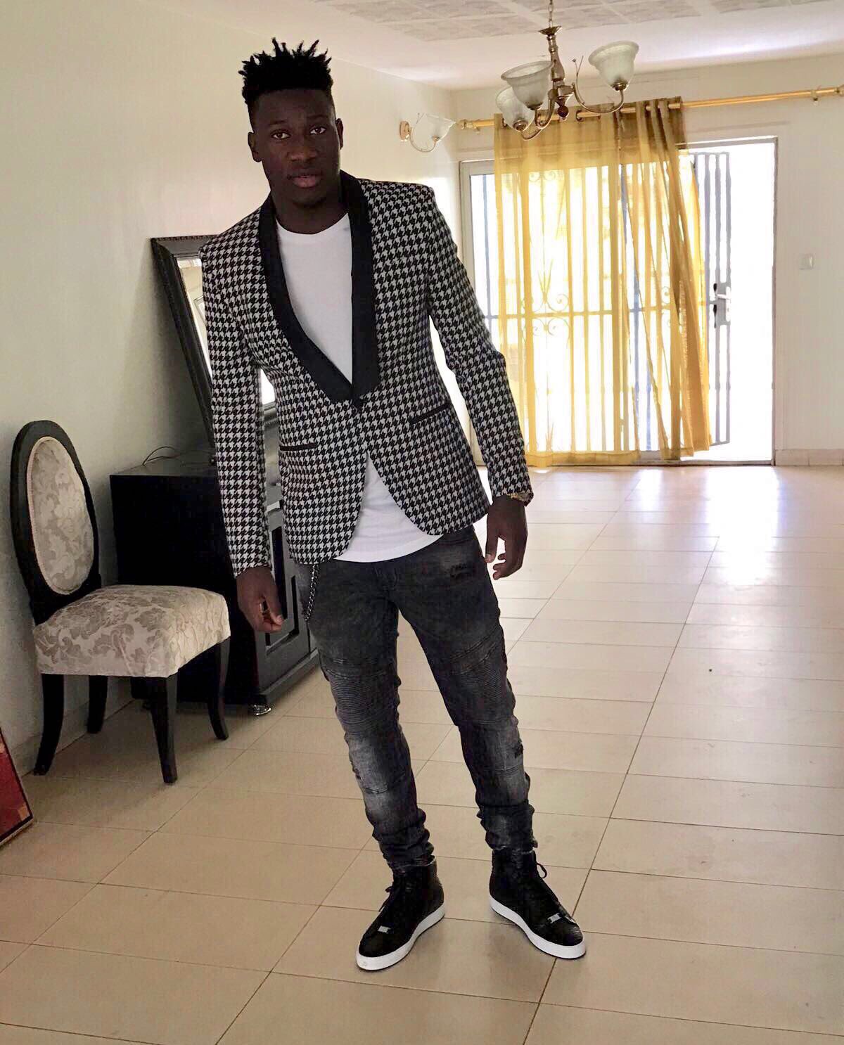 Andre Onana on X: "Christmas at home  Recharging my batteries with the  family https://t.co/AYZq5ztt5E" / X