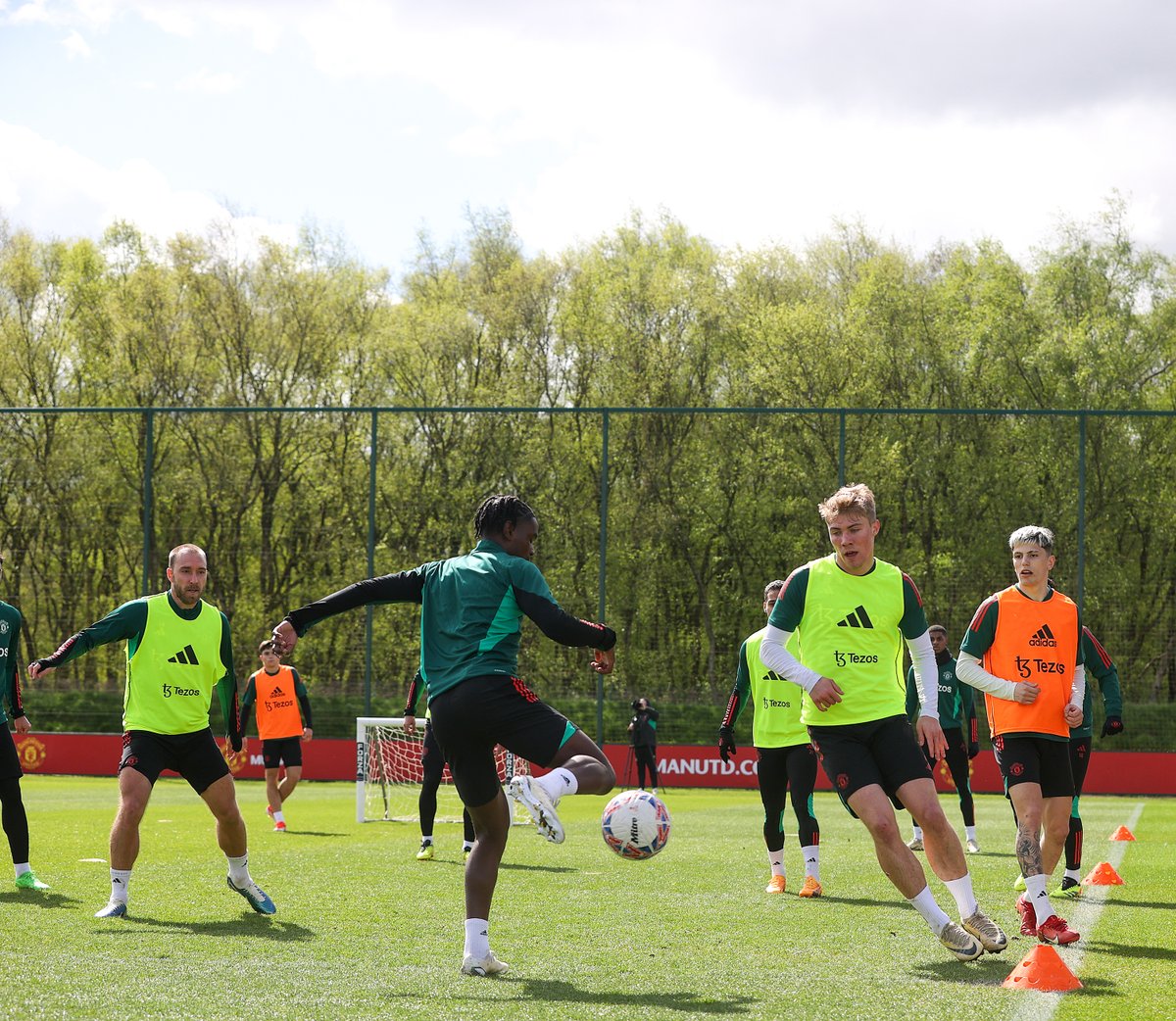 Habeeb Ogunneye is closed down by Rasmus Hojlund in training.