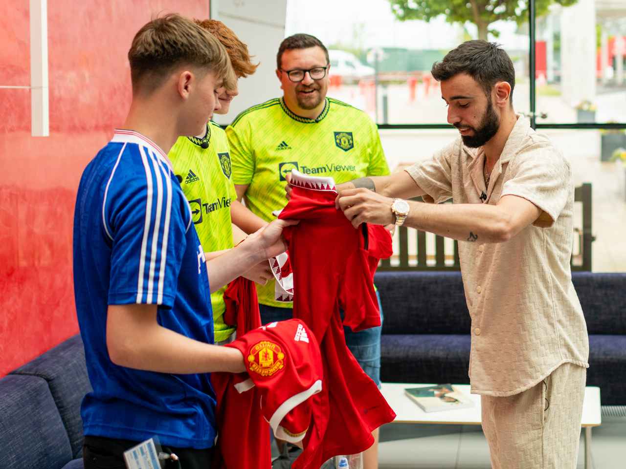 Bruno Fernandes and Victor Lindelof give fans a tour of Carrington for  UNICEF | Manchester United