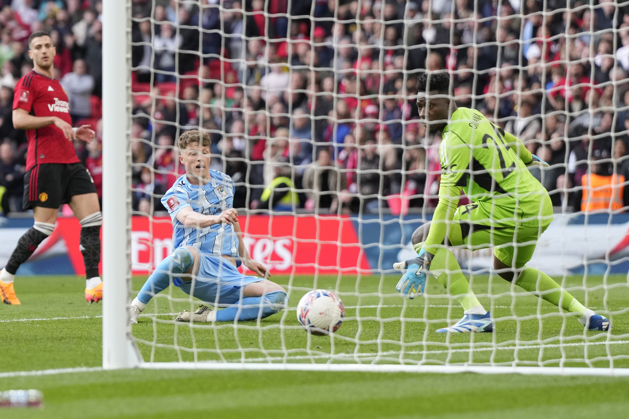 FA Cup: Poor Manchester United survive Coventry City onslaught to reach FA  Cup Final | Marca