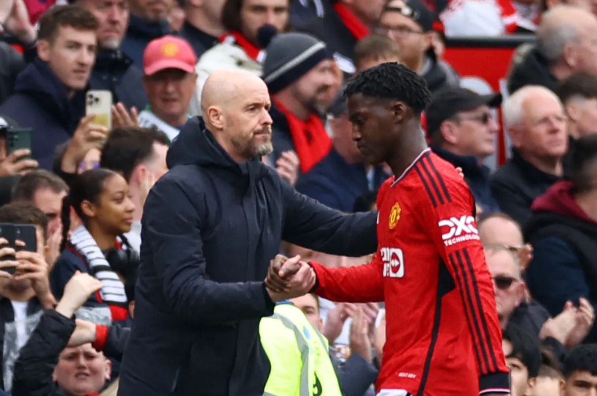 Fans booed Erik ten Hag's double substitution