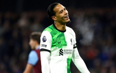 Virgil van Dijk và 4 hậu vệ ưu tú chưa bị qua người mùa bóng 2023/24