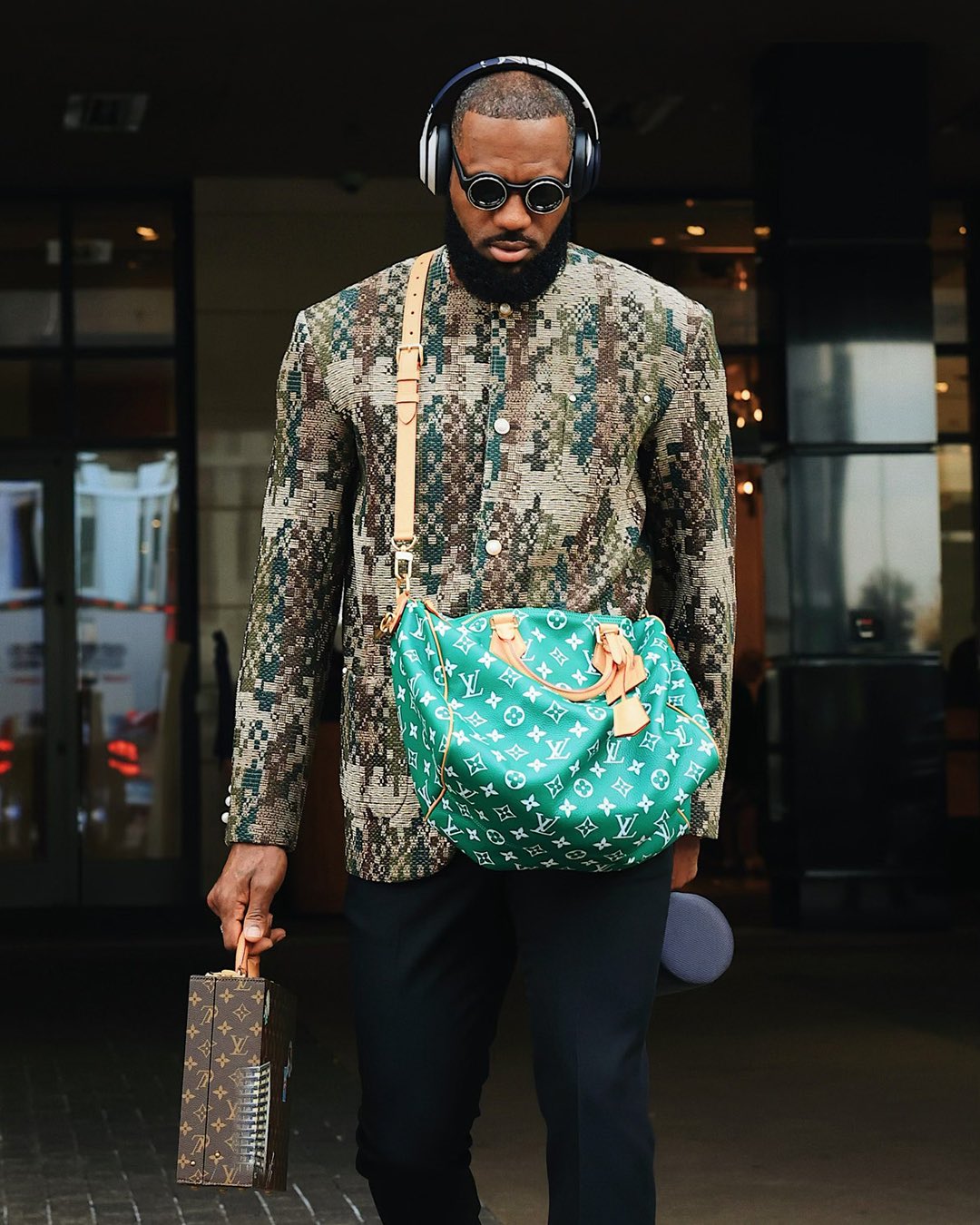 Louis Vuitton on X: "Courtside: LeBron James in Louis Vuitton. The  acclaimed basketball player kicked off the season in a Damoflage jacket,  paired with the Super Vision sunglasses and Speedy bag from