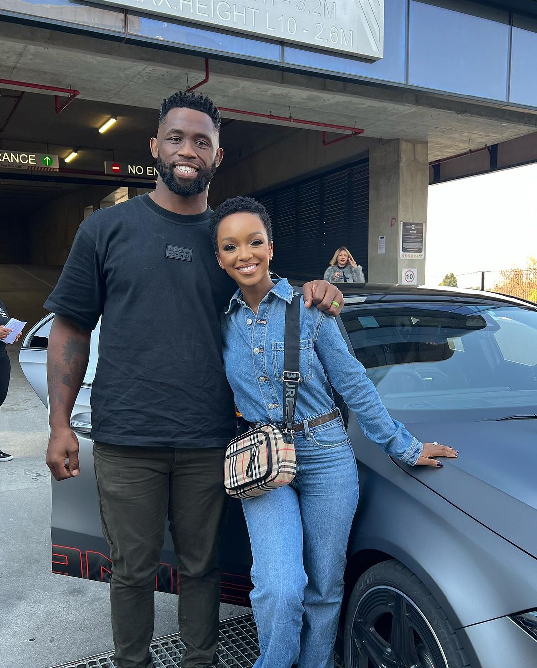 Springbok captain Siya Kolisi hangs out with Nandi Madida - VIDEO |  News365.co.za