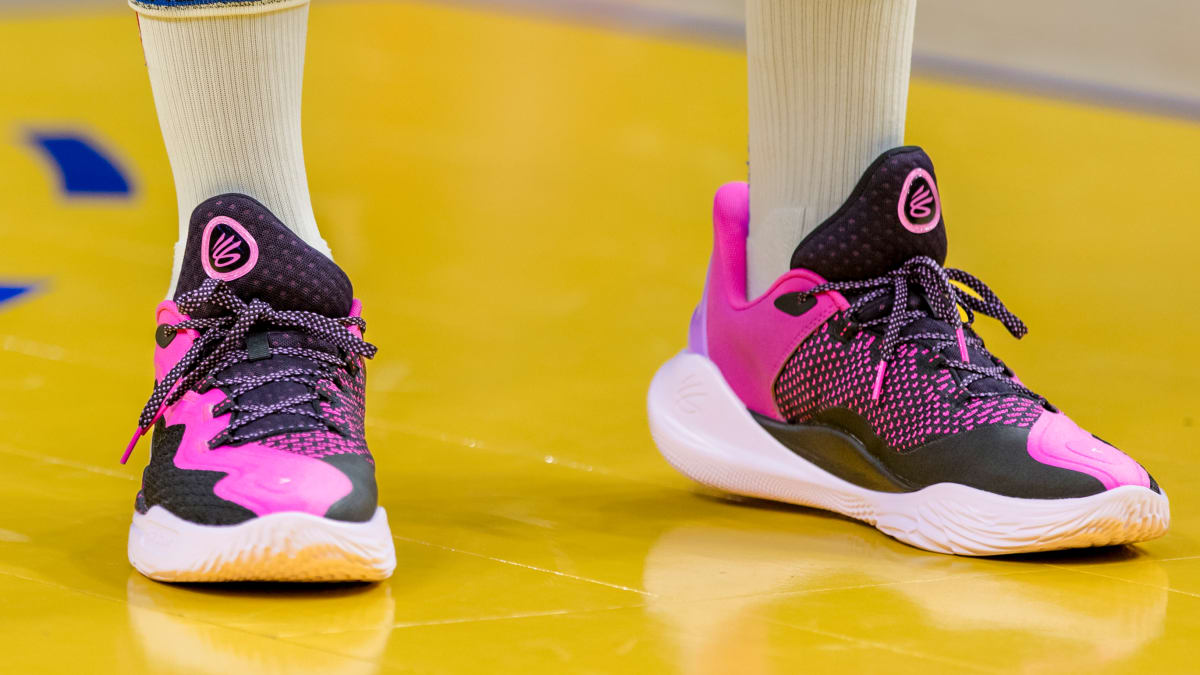 Stephen Curry Honors His Daughters by Wearing Pink Sneakers - Sports Illustrated FanNation Kicks News, Analysis and More