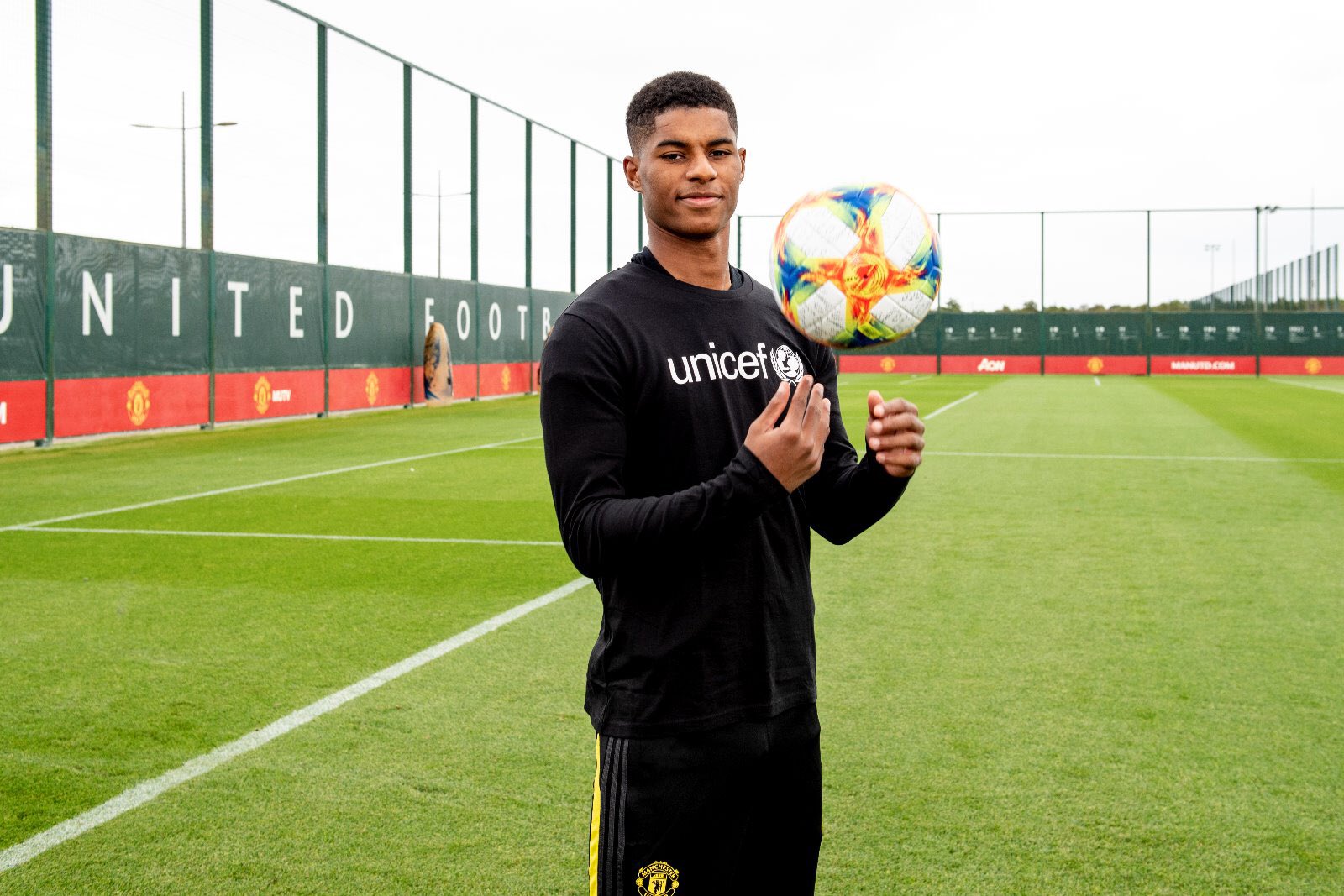 X 上的Marcus Rashford：「@Tekkz @UNICEF_uk Looking forward to playing FIFA and helping raise money for a great cause @UNICEF_uk with @Tekkz Tune in here guys https://t.co/QniLjmBiLH https://t.co/3V1hXkG5A3」 / X