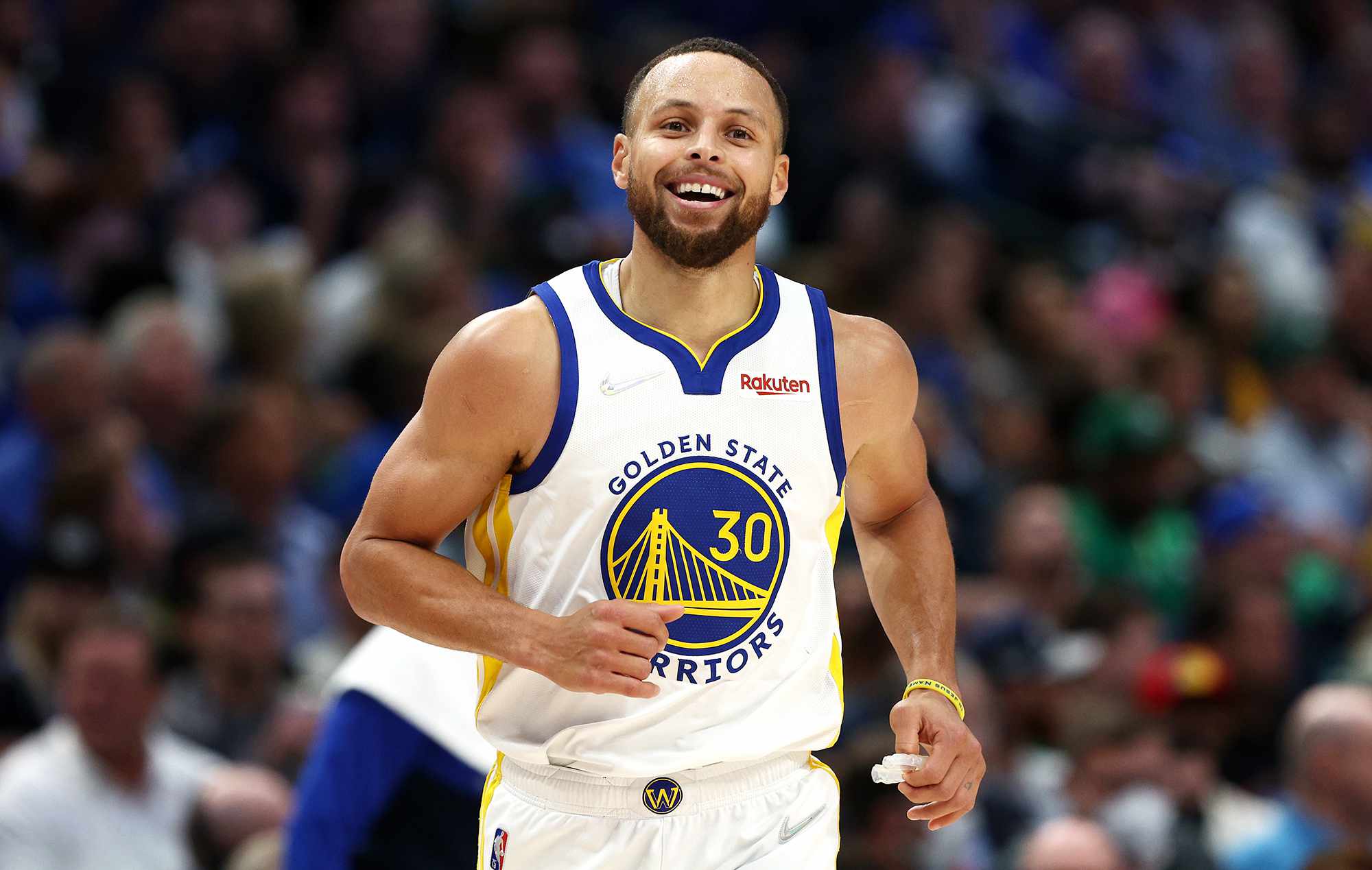 Stephen Curry Jokingly Makes Fan Do 30 Push-Ups in Exchange for His  Autograph at Golf Tournament