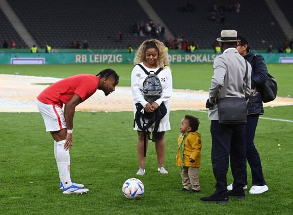 Football, Christopher Nkunku and girlfriend A | IMAGO