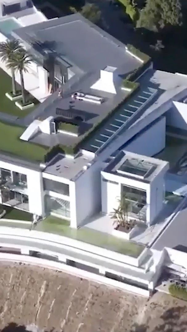 Master P on Instagram: “This is the Real American Dream, this house is  valued at $550 million dollars, 105,000 square feet. W… | American dream,  Square feet, Master