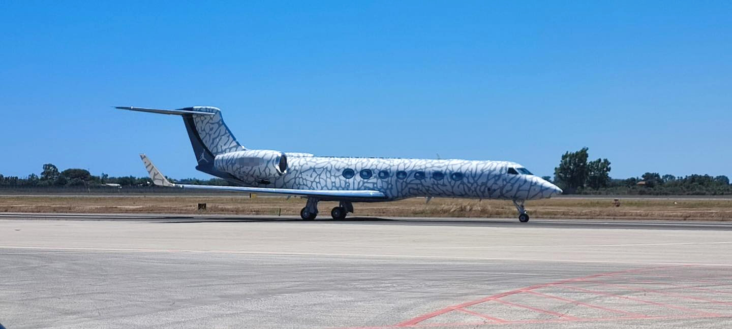 The Gulfstream plane features a wrap paying homage to Jordan's Nike shoes