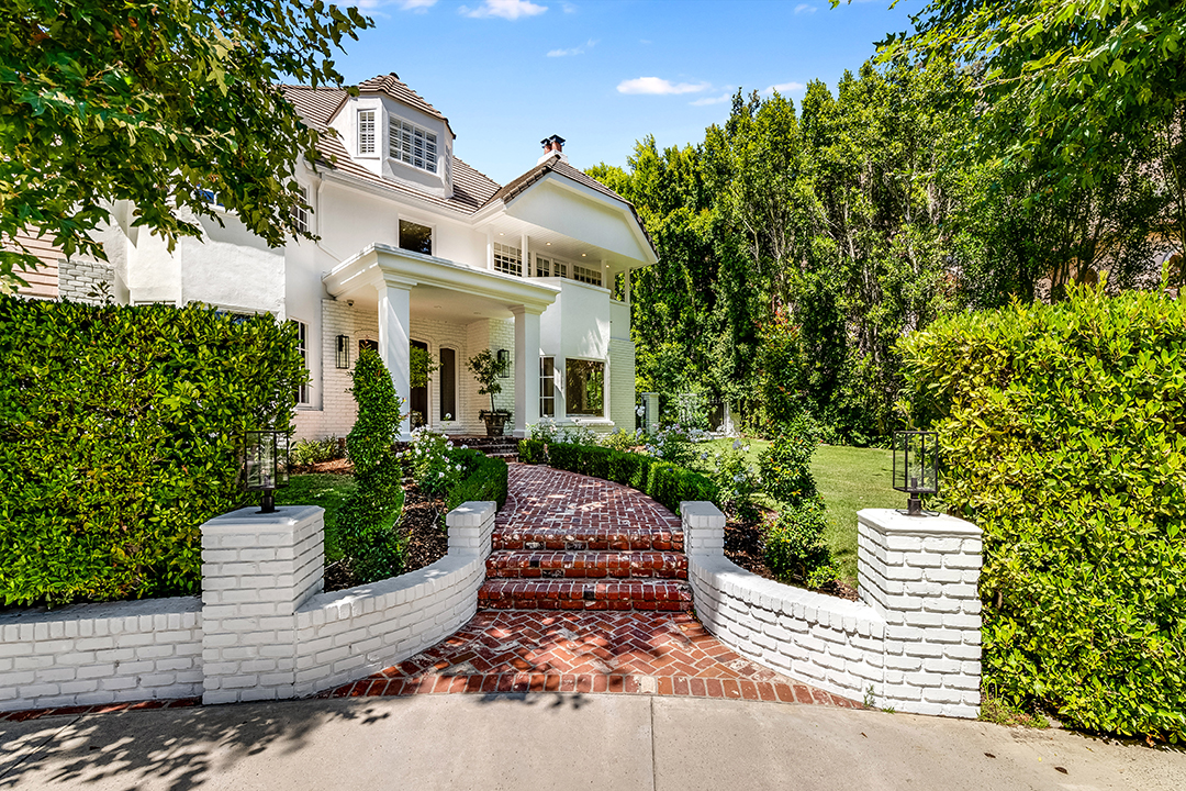 Basketball Legend Magic Johnson Custom Built This Bel Air Home Newly Listed  for $14.5M - DailyDEEDS