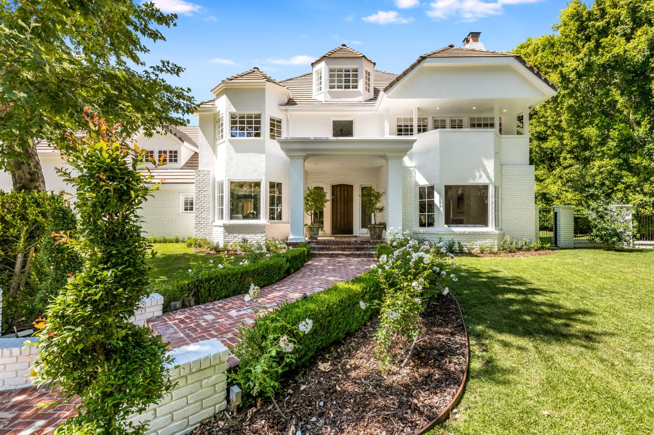 Gated Los Angeles Estate Built by Magic Johnson in 1980s Asks $14.5 Million  - Mansion Global