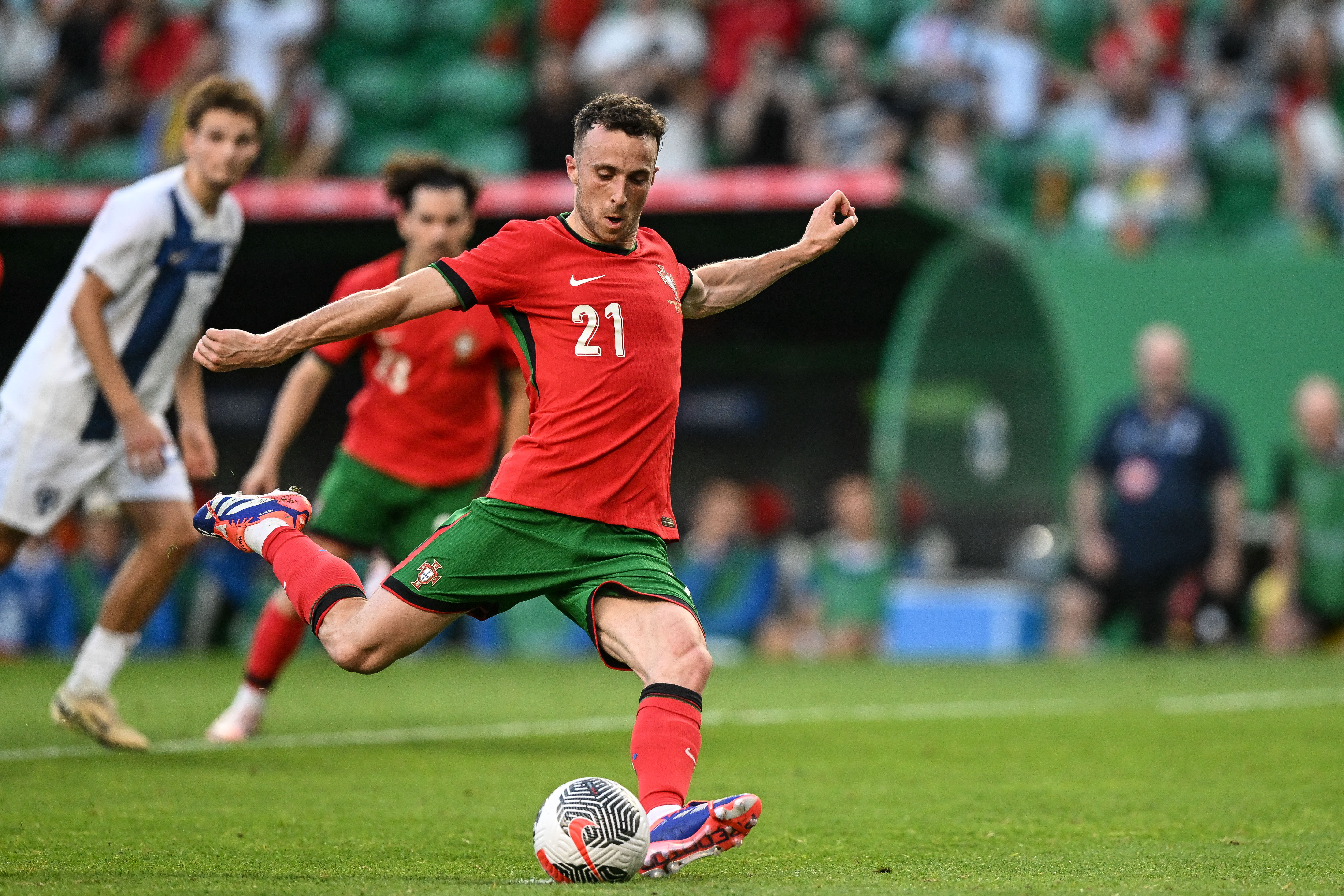 Liverpool forward Jota scored a penalty to make it 2-0 just before half time