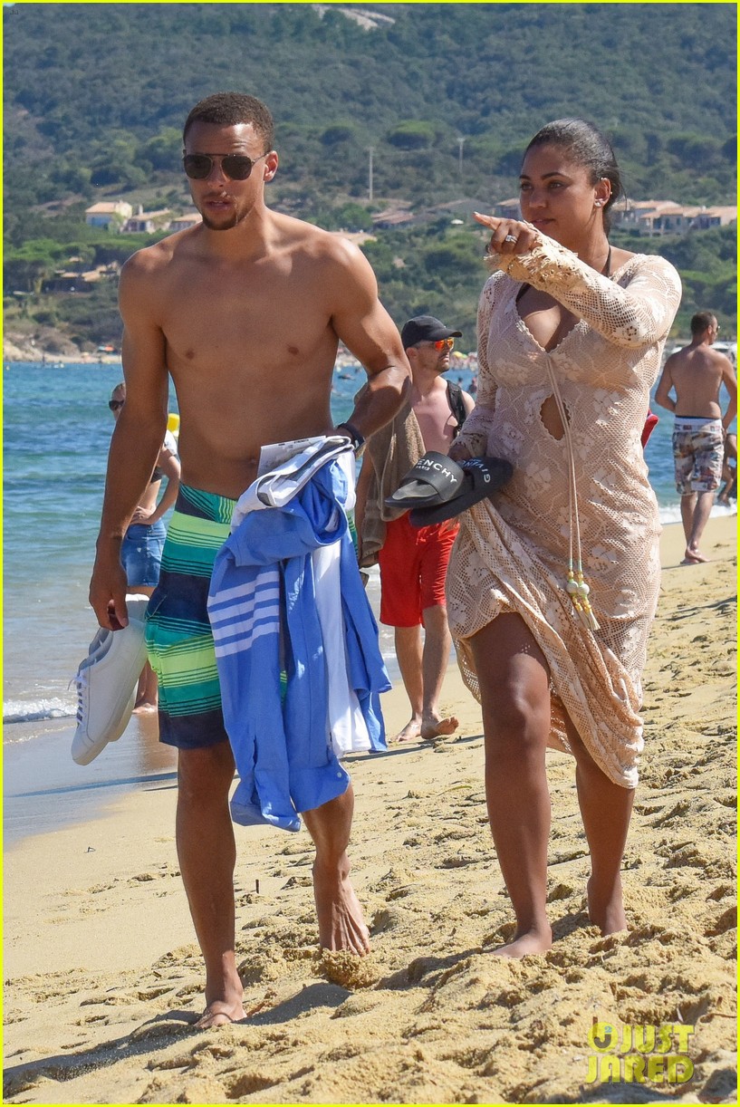 Stephen Curry Goes Shirtless for Beach Vacation with Ayesha!: Photo 3724237 | Ayesha Curry, Shirtless, Stephen Curry Photos | Just Jared: Entertainment News